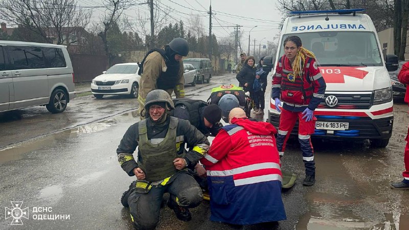 20 person wounded, including 5 rescuers as result of Russian missile strikes in Odesa