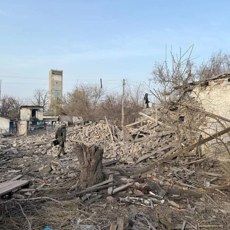 Destruction in Toretsk as result of Russian airstrikes