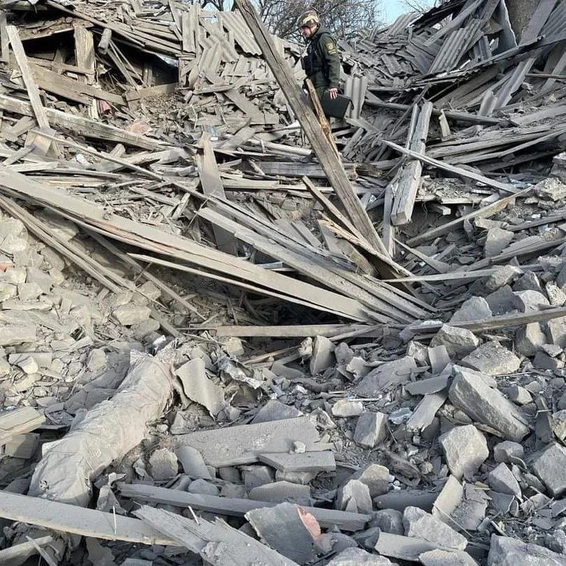 Destruction in Toretsk as result of Russian airstrikes