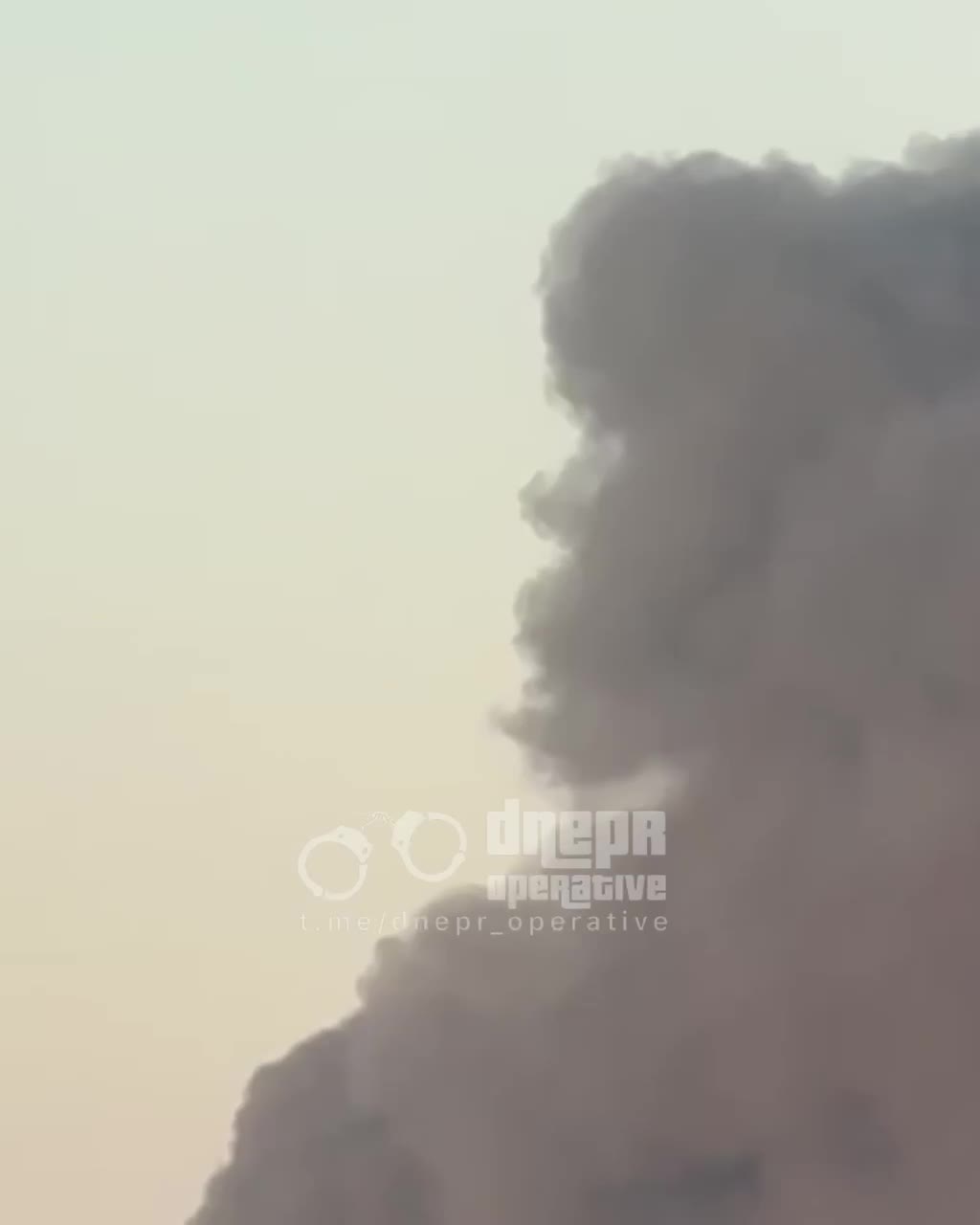 Large column of smoke is rising in Kryvyi Rih after explosions