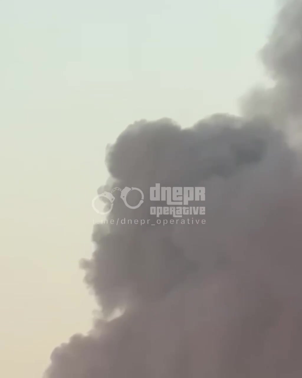 Large column of smoke is rising in Kryvyi Rih after explosions