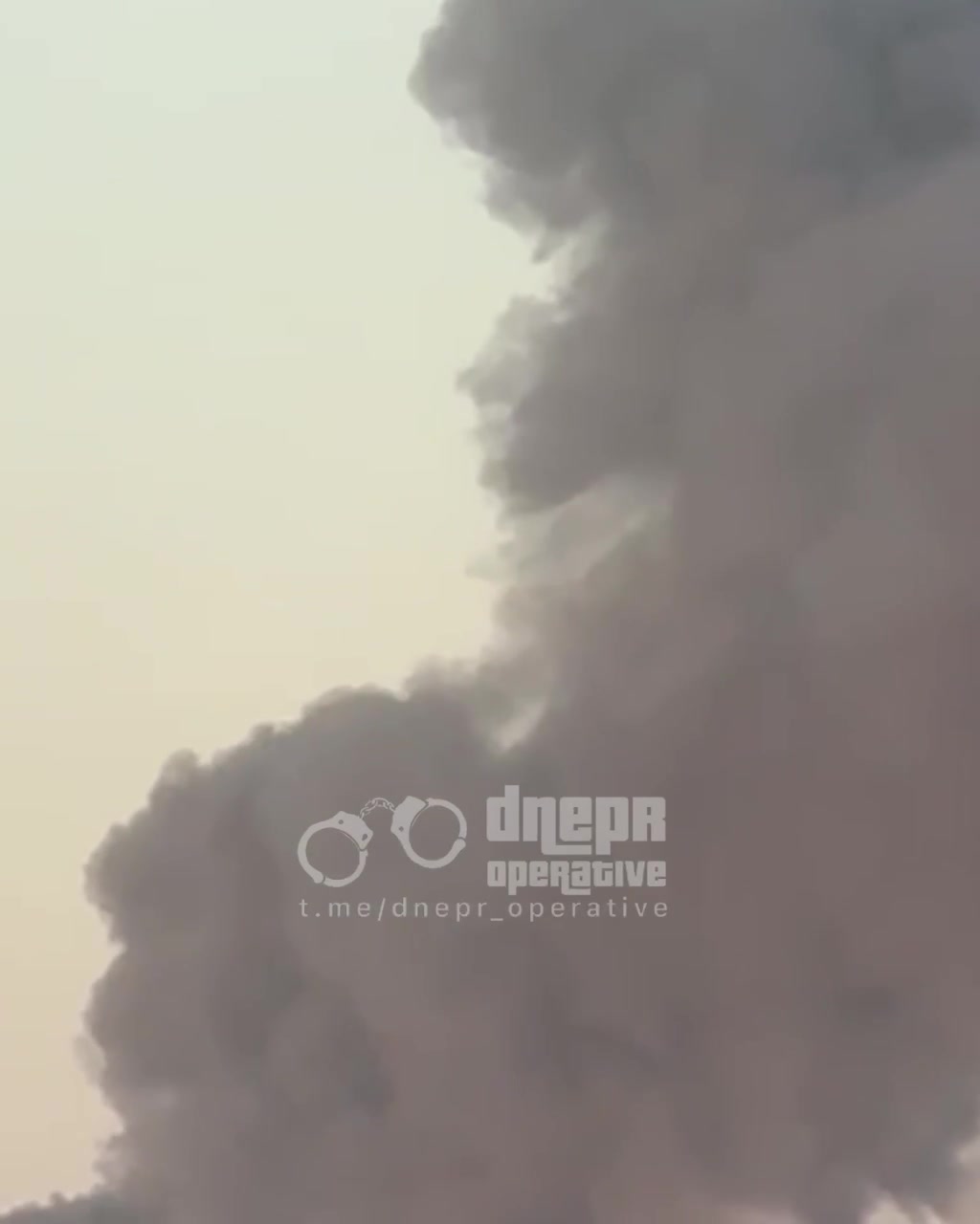 Large column of smoke is rising in Kryvyi Rih after explosions