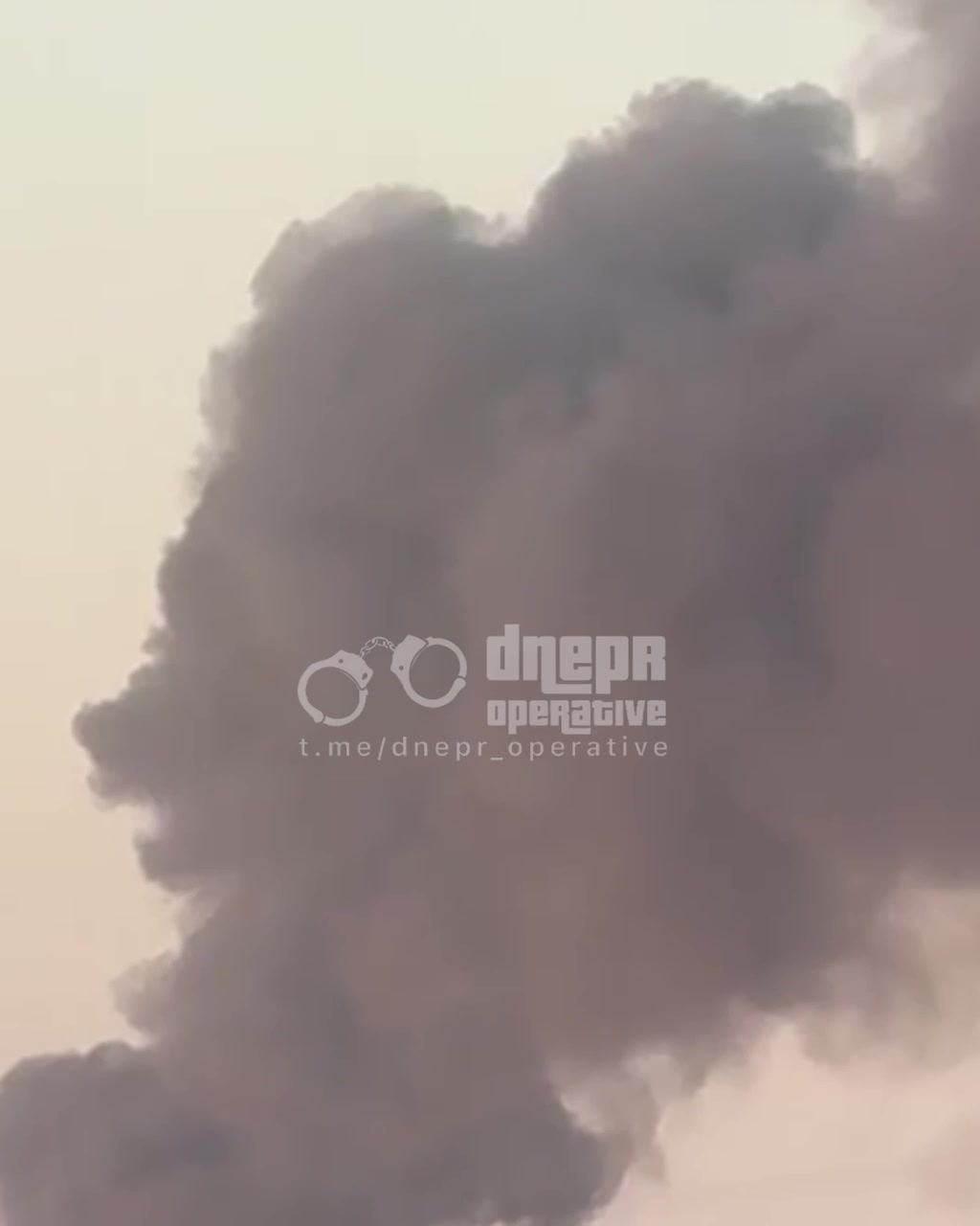 Large column of smoke is rising in Kryvyi Rih after explosions